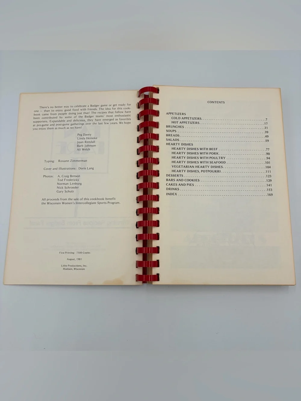 VTG 1981 University of Wisconsin Badgers Fan Fare Il Spiral Cook Book Recipe UW